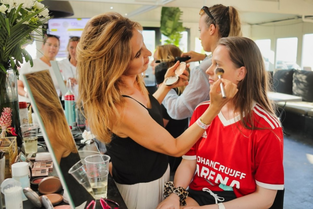 bbbq_make_up_meisjes.jpg " src=