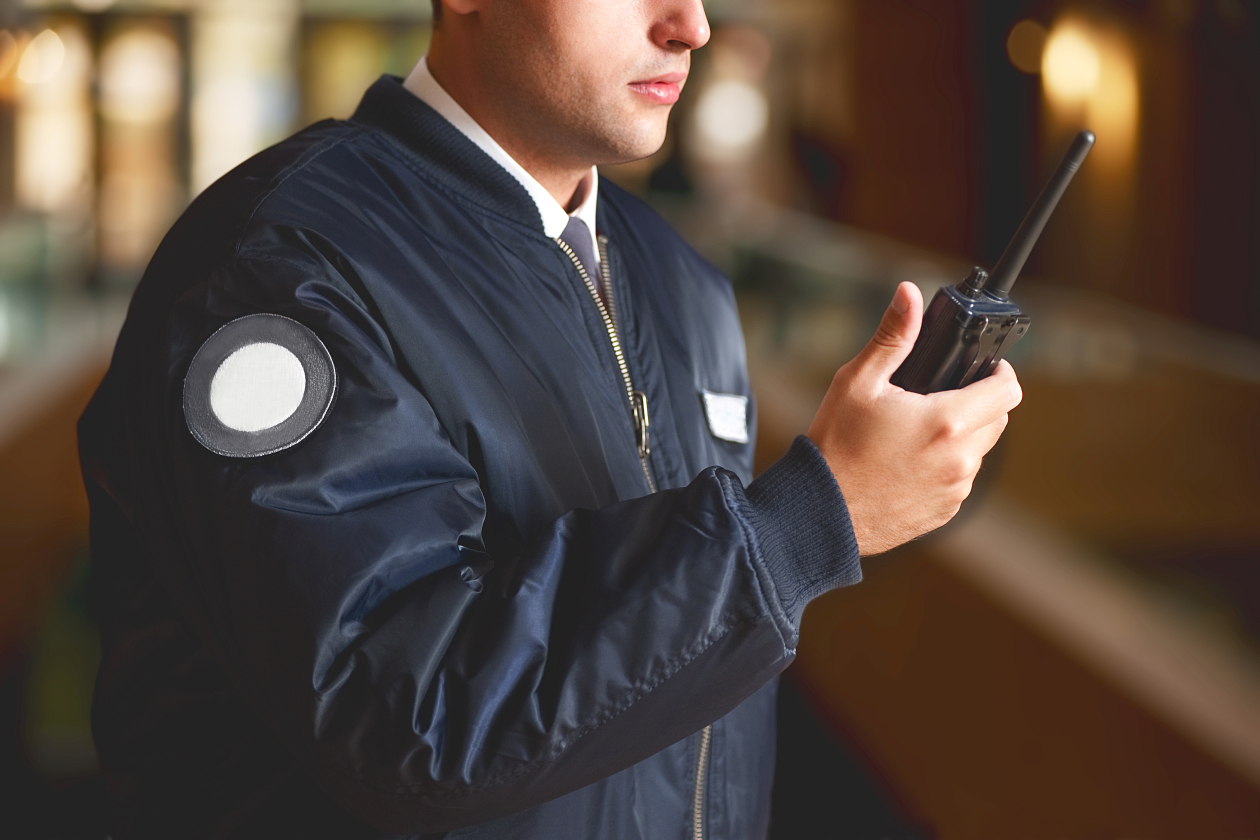 beveiliging_en_beveiligingsagenten_radiocommunicatie_-_walkie_talkie.jpg " src=