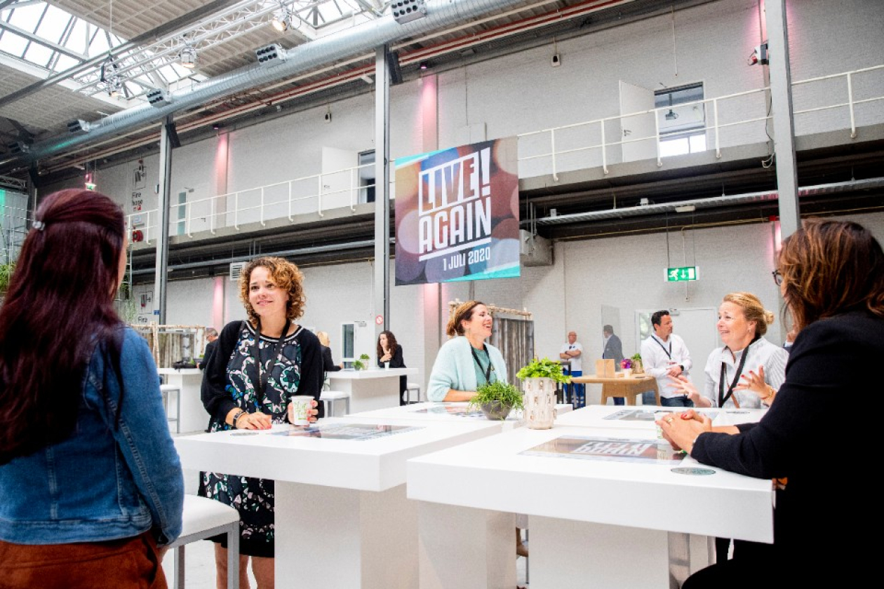gasten-op-het-cateringplein-c-patrick-van-katwijk.jpg " src=