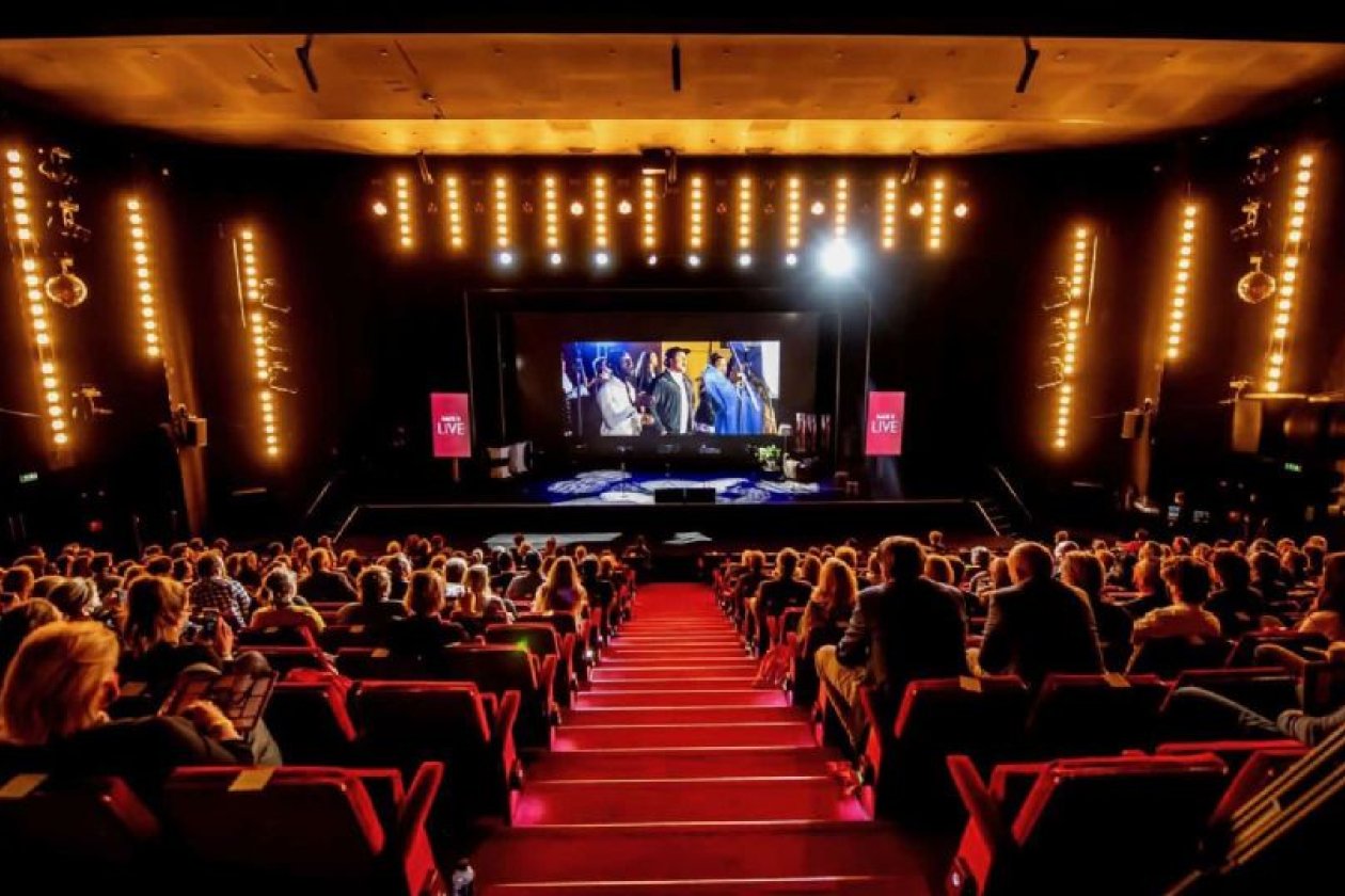 geen-enkele-besmetting-tijdens-test-evenement-in-beatrix-theater-22158.jpg Geen+enkele+besmetting+tijdens+test+evenement+in+Beatrix+Theater