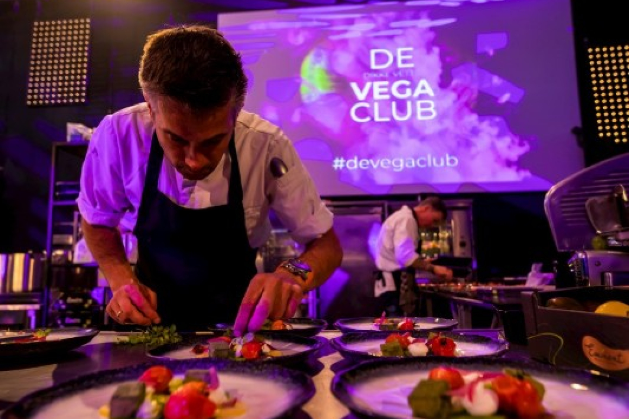 gooiland_club_vega_chef.jpg " src=