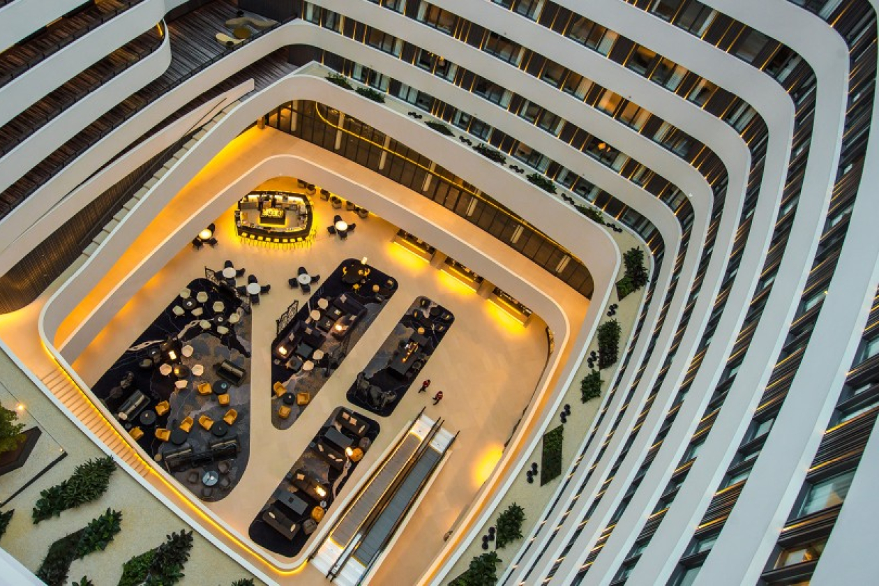 hilton_amsterdam_airport.jpg " src=