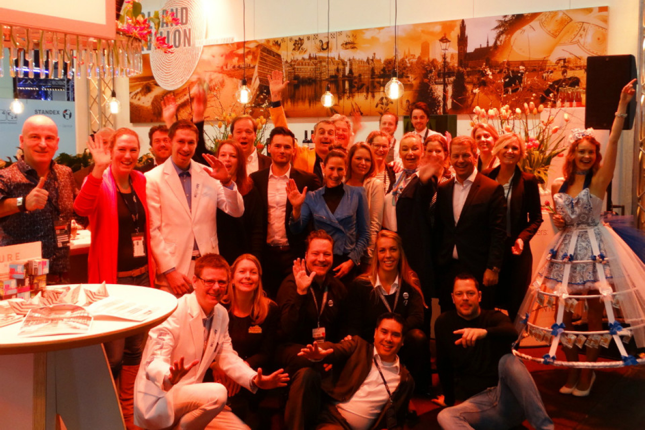 holland_pavillon_groep_2.jpg " src=