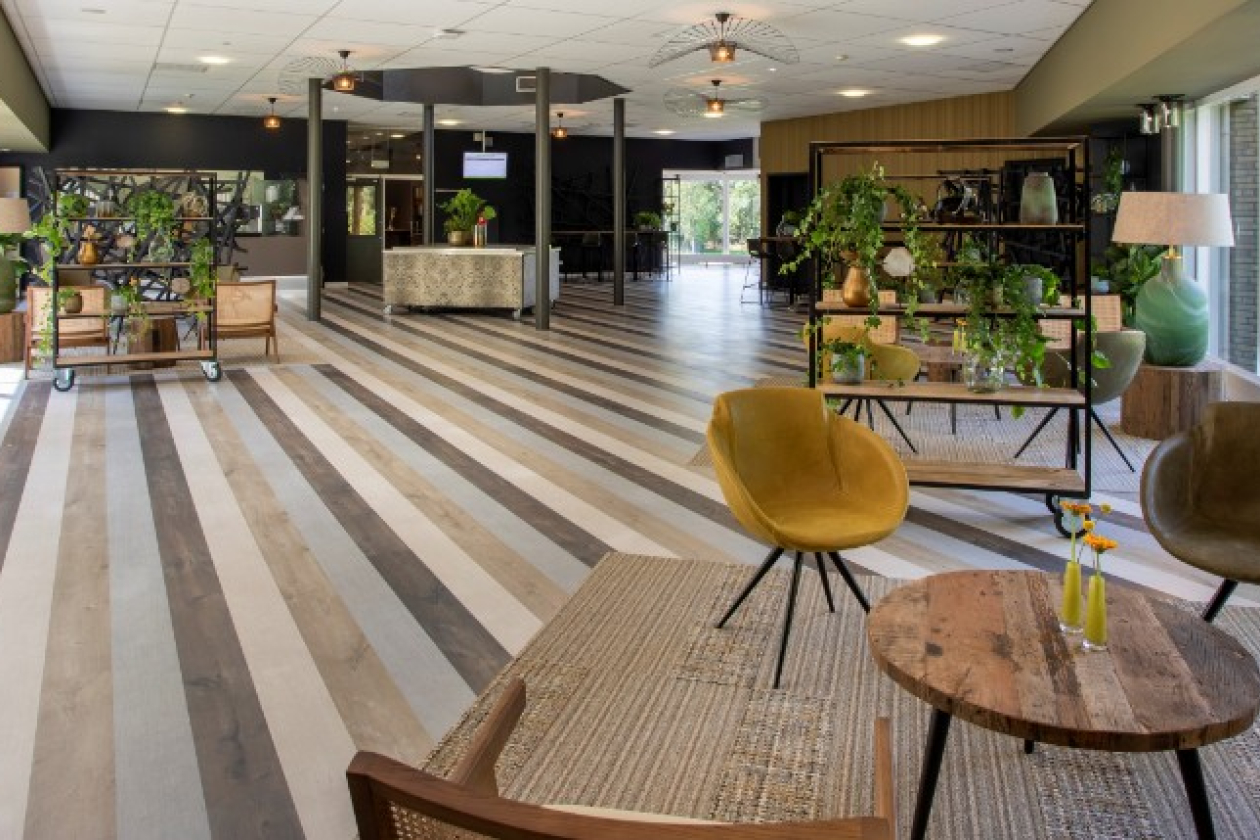 wv_foyer_(2).jpg " src=