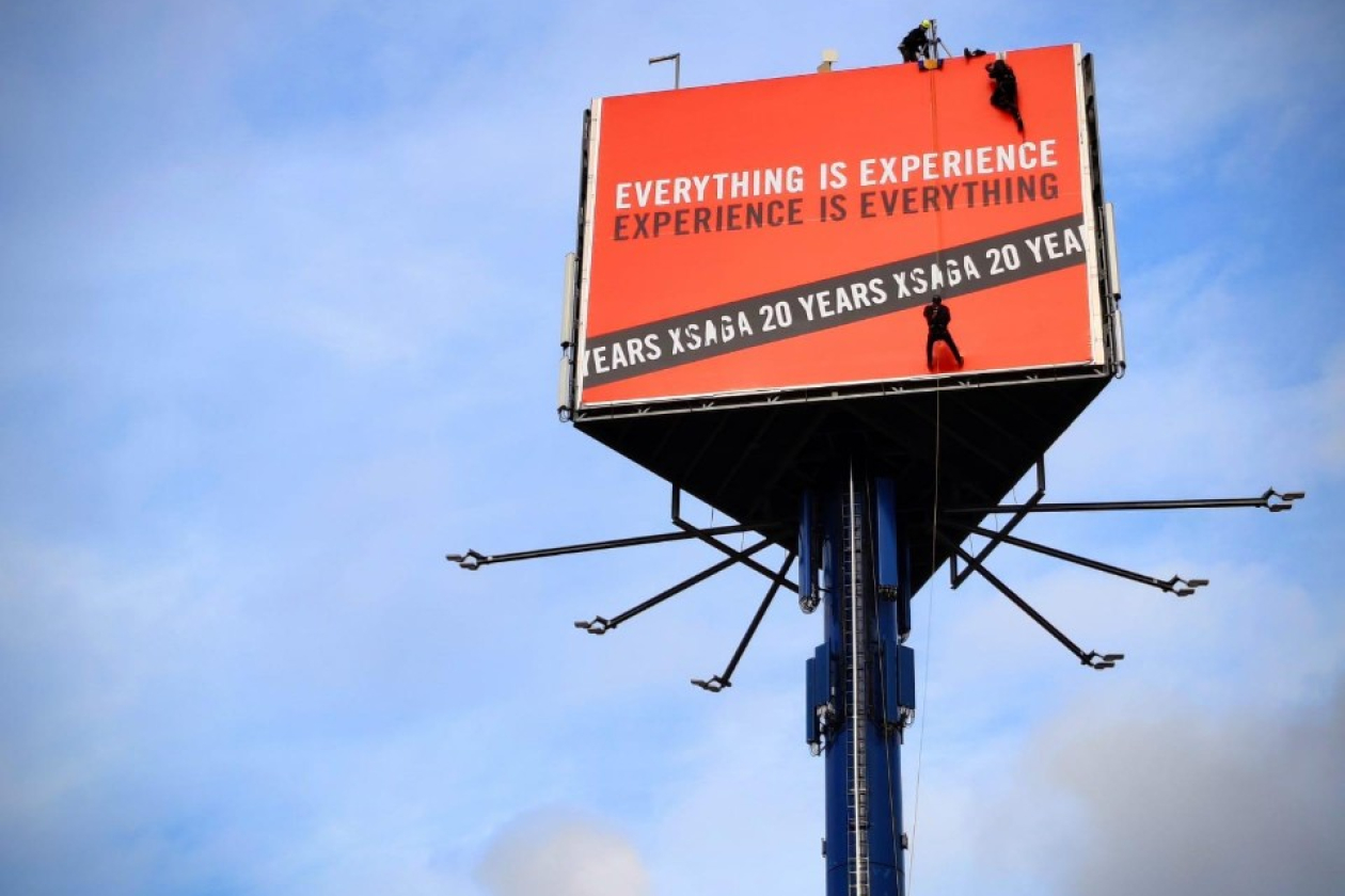 xsaga_billboard.jpg " src=
