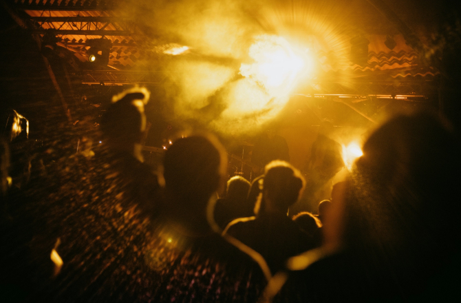 dance crowd