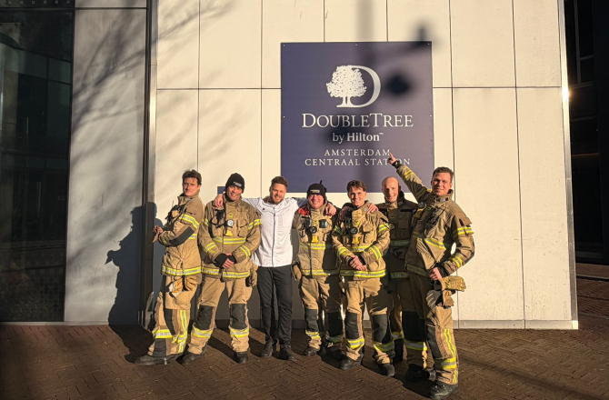 double tree hilton helpt brandweerlieden