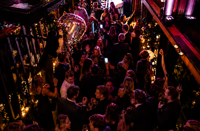 Zaal met mensen