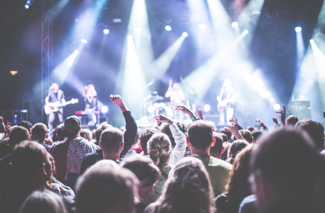 audience-g766904aa7_1920.jpg
