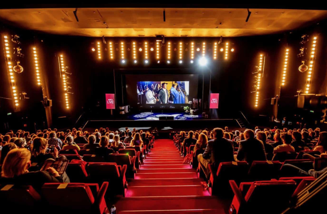 back_2_live_zaal.jpeg