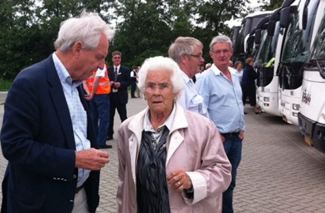 beuk__mevrouw_jo_koelewijn__vervoer_andre_rieu__arena__12_juni_2011.jpg