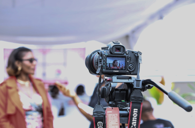 camera-g991688a2b_1920.jpg