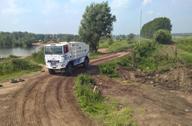 dakar_truck_eiland_van_maurik_.jpg