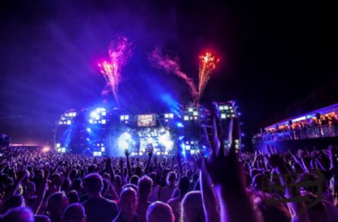 dancevalley-pyrofx-showeffects-vuurwerk-udc-pyro.jpg
