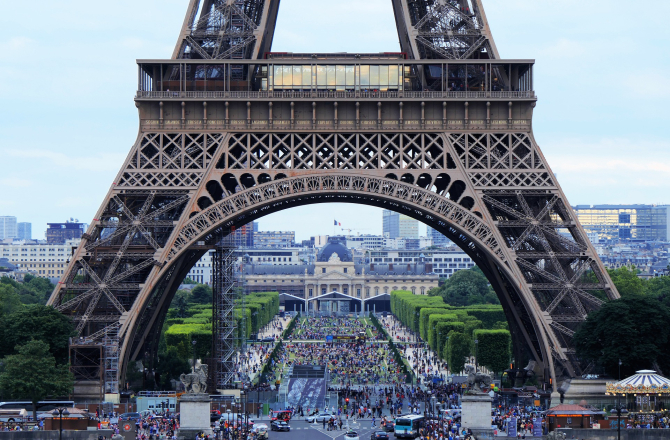 eiffel-tower-4416700_1920.jpg