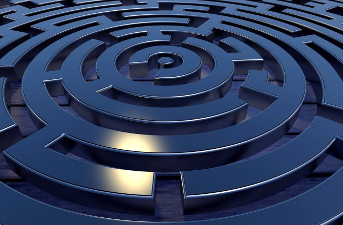 labyrinth-2037286_1920.jpg