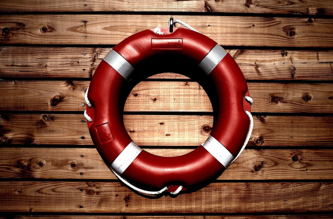 lifesaver-933560_1920.jpg
