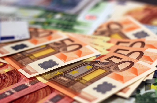 money-gb6f3c2e5d_1920.jpg