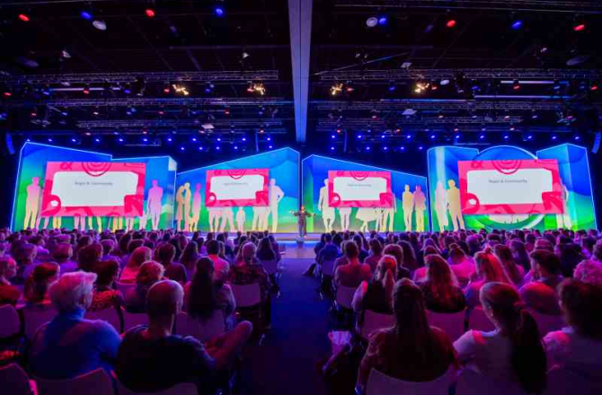 nbc_event_hall_met_avex_audiovisuele_congrestechniek.jpg