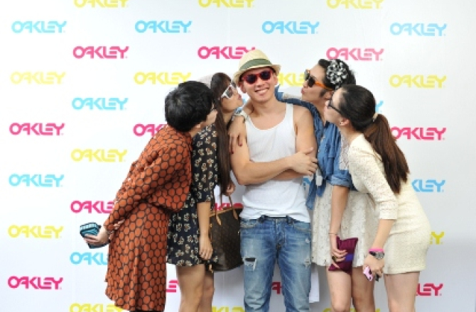 oakley.jpg