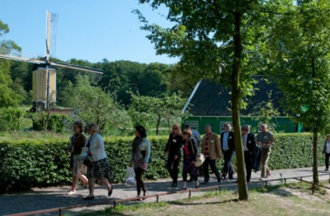 openluchtmuseum-wandelen-door-park.jpg