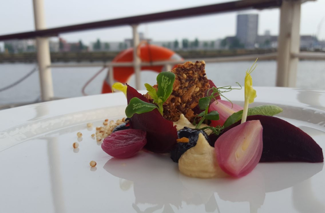 photo_vinyard_catering_op_boot_prins_van_oranje_.jpg