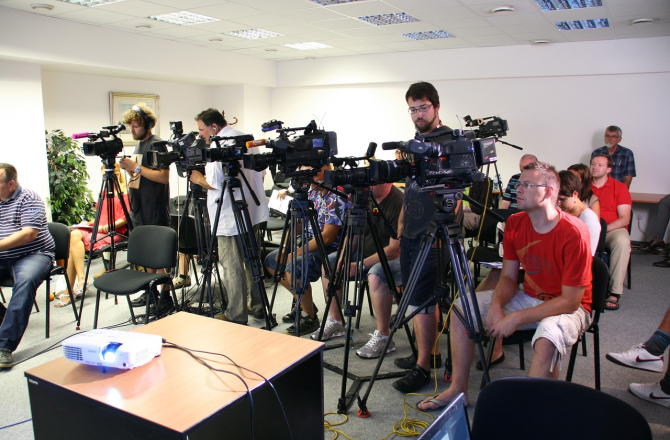press-conference-1166343_1280.jpg
