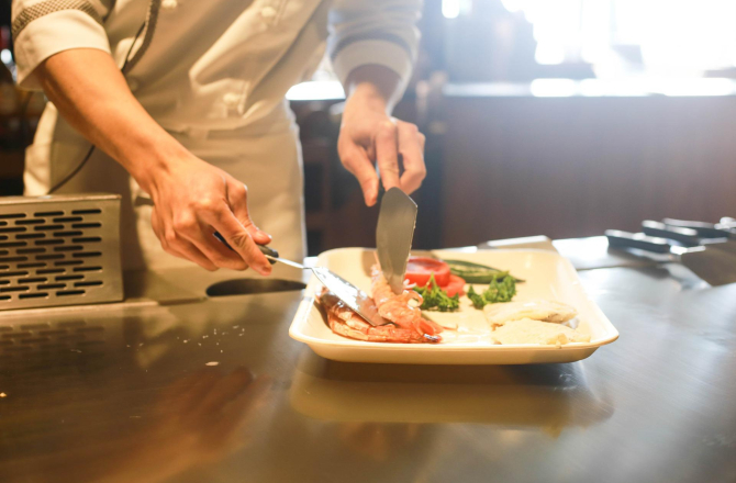 restaurant-1284351_1920.jpg