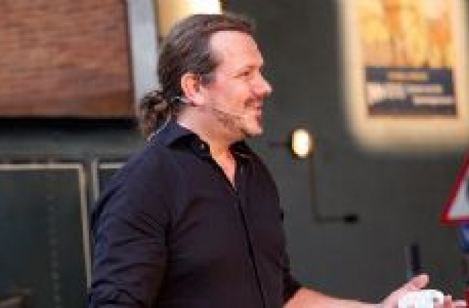 stand-up-networker.jpg