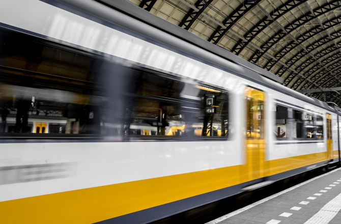 train-3714601_1280.jpg