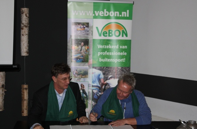 tuv-vebon_contract_ondertekening.jpg