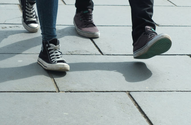 walking-454543_1920.jpg