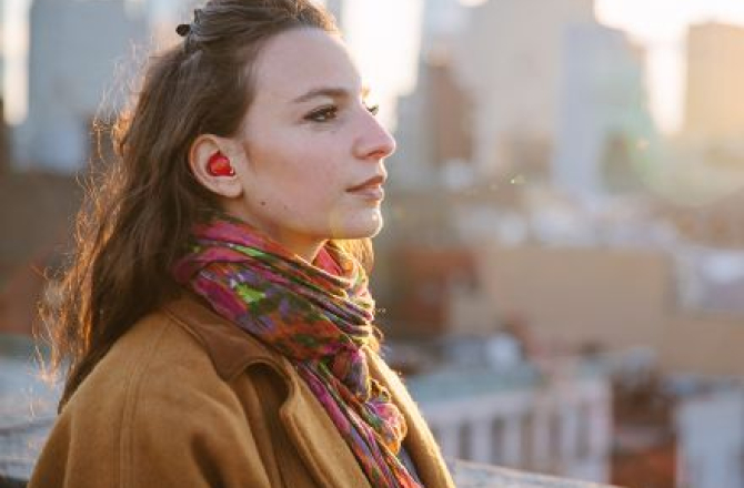waverly_labs_in_ear_gadget.jpg