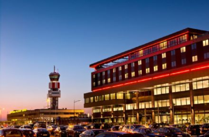 world_hotel_wings_foto_voorkant.jpg