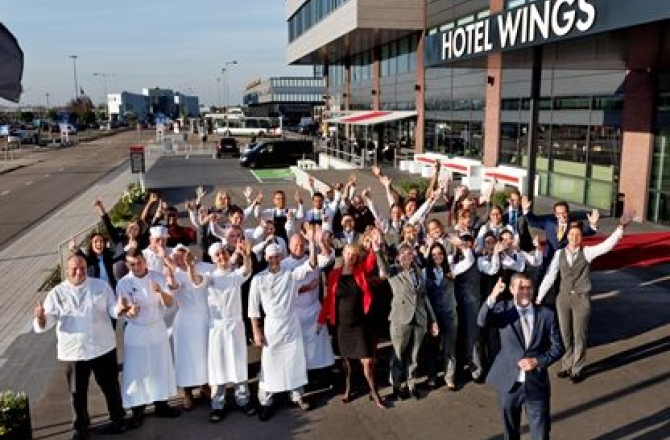 worldhotelwings.jpg